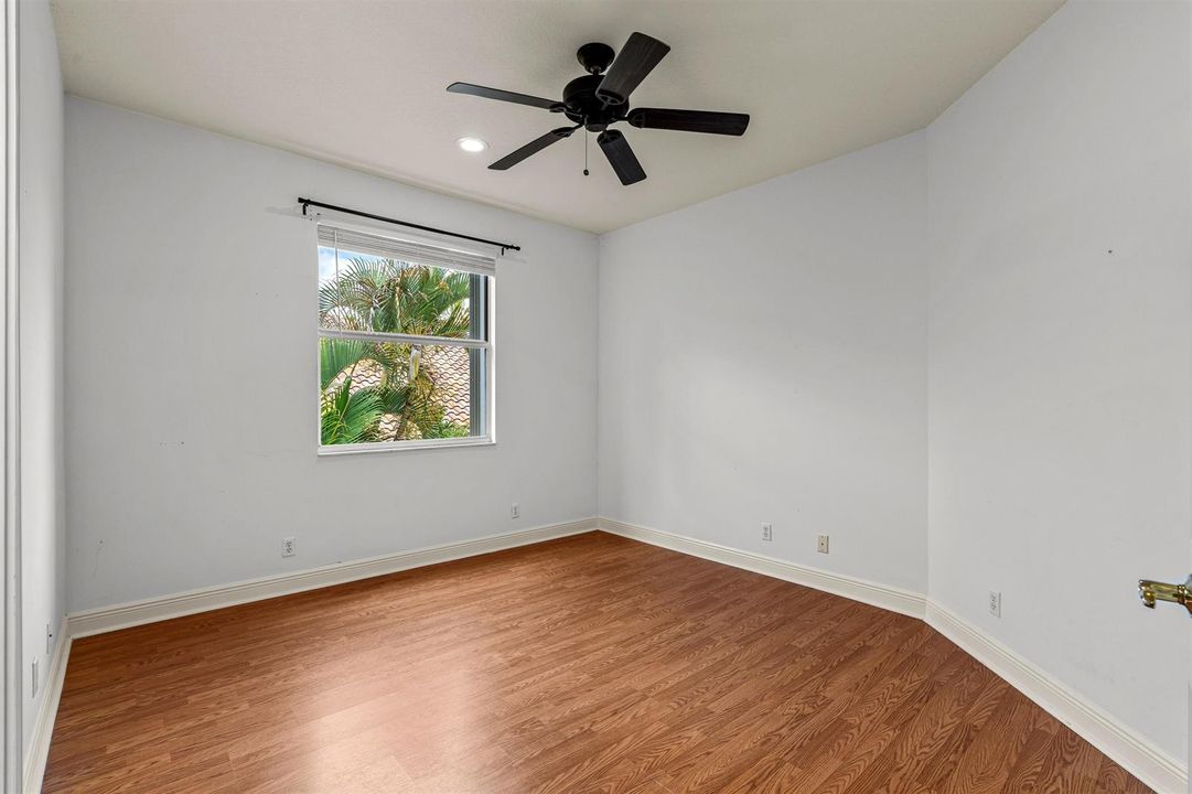 BEDROOM_6_ANGLE_DT