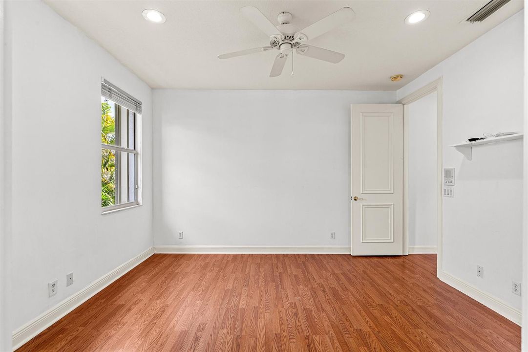 BEDROOM_4_STRAIGHT_DT