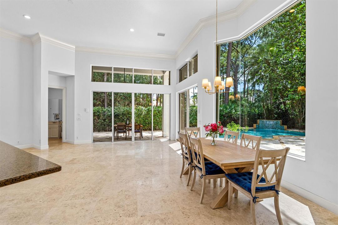 DINING_LOOKING_OUT_DT