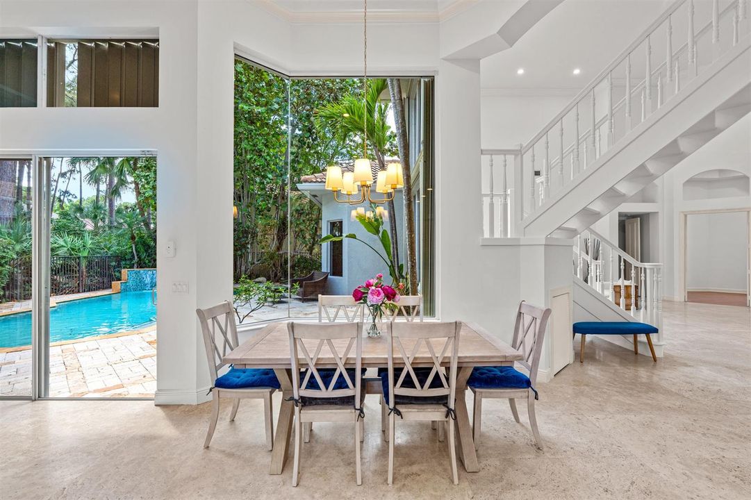 DINING_STRAIGHT_DT