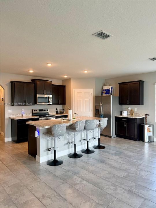 For Rent: $4,200 (4 beds, 2 baths, 1934 Square Feet)