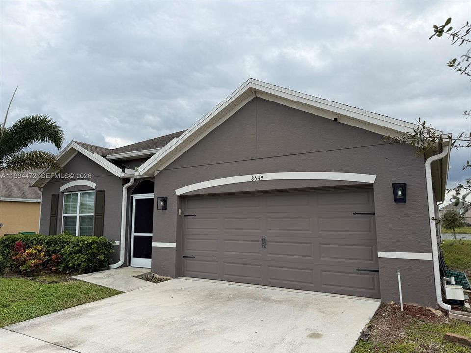 For Rent: $4,200 (4 beds, 2 baths, 1934 Square Feet)
