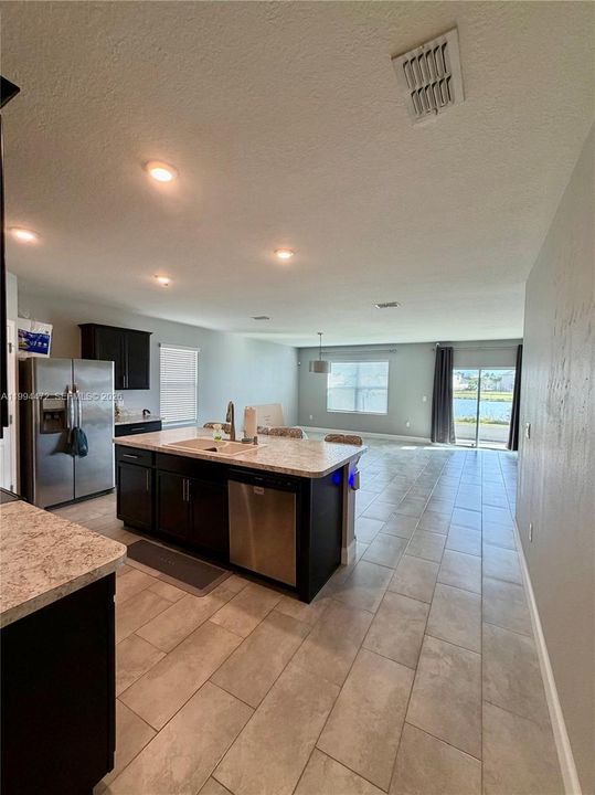 For Rent: $4,200 (4 beds, 2 baths, 1934 Square Feet)