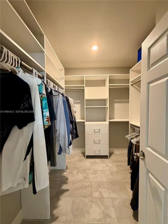 For Rent: $4,200 (4 beds, 2 baths, 1934 Square Feet)