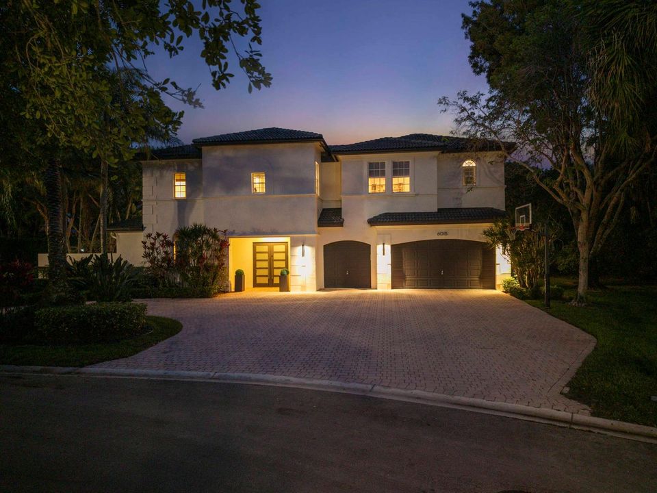 6015 Pinewood Ave twilight_022