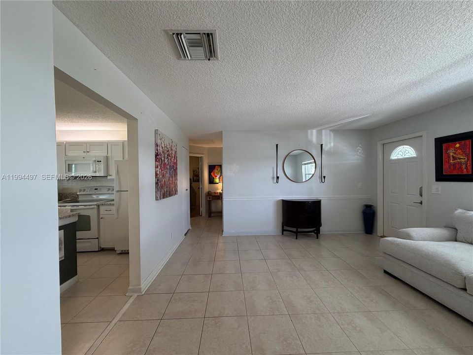 For Sale: $334,999 (2 beds, 2 baths, 1224 Square Feet)