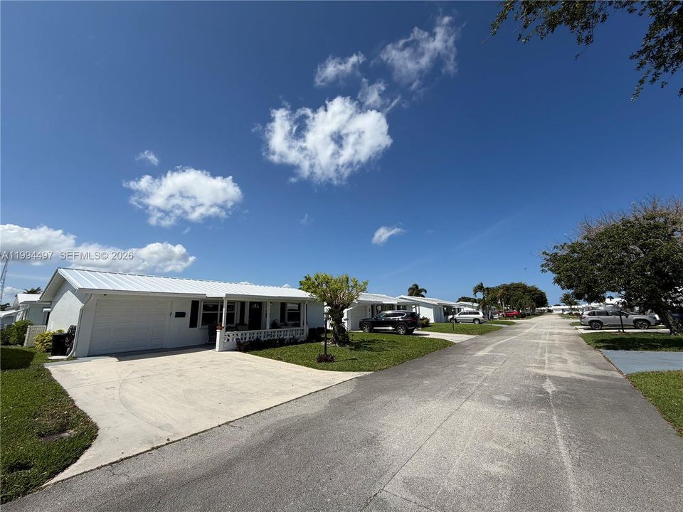 For Sale: $334,999 (2 beds, 2 baths, 1224 Square Feet)