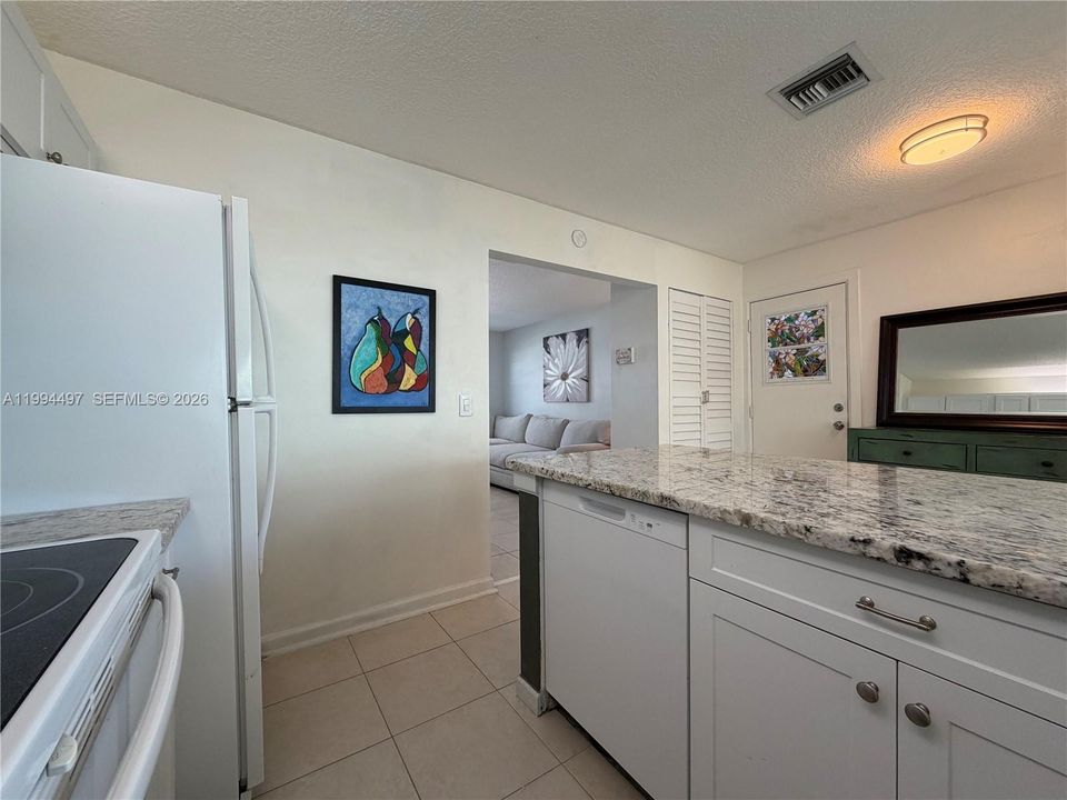 For Sale: $334,999 (2 beds, 2 baths, 1224 Square Feet)