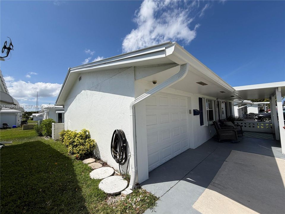 For Sale: $334,999 (2 beds, 2 baths, 1224 Square Feet)