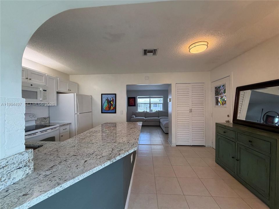 For Sale: $334,999 (2 beds, 2 baths, 1224 Square Feet)
