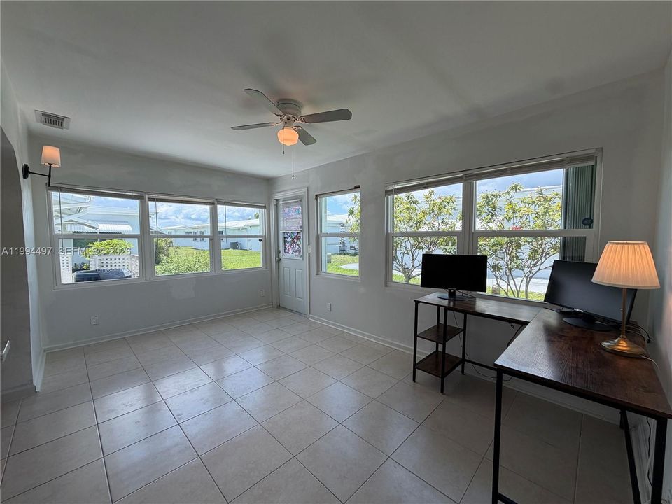 For Sale: $334,999 (2 beds, 2 baths, 1224 Square Feet)