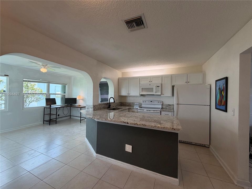 For Sale: $334,999 (2 beds, 2 baths, 1224 Square Feet)
