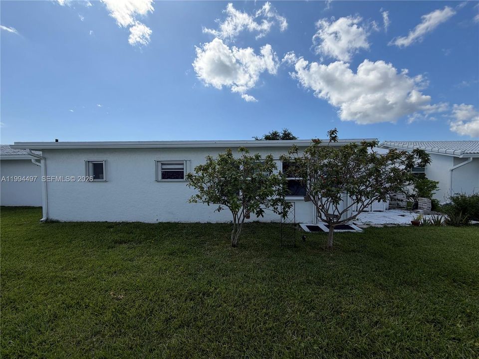For Sale: $334,999 (2 beds, 2 baths, 1224 Square Feet)
