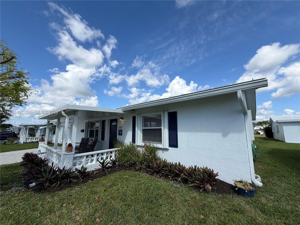For Sale: $334,999 (2 beds, 2 baths, 1224 Square Feet)