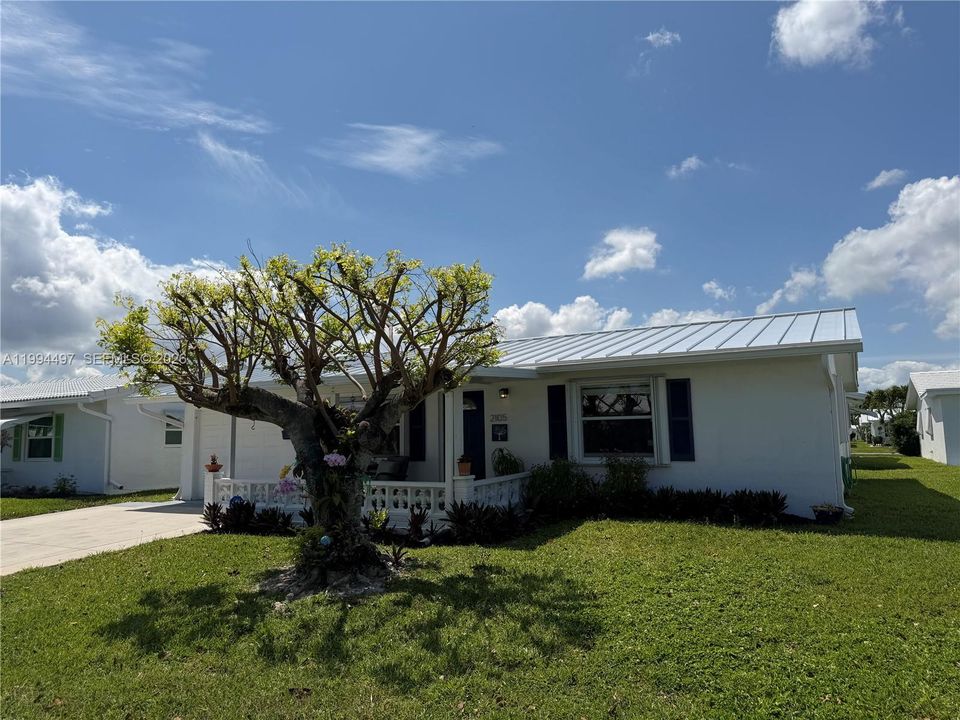 For Sale: $334,999 (2 beds, 2 baths, 1224 Square Feet)