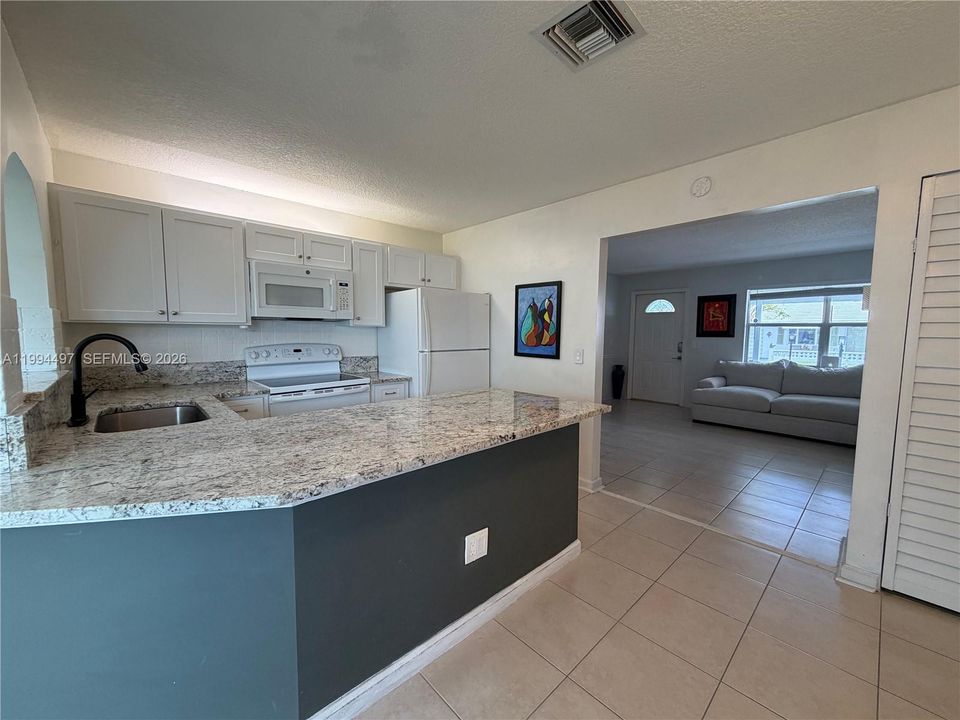 For Sale: $334,999 (2 beds, 2 baths, 1224 Square Feet)