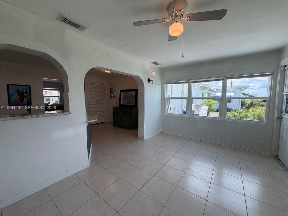 For Sale: $334,999 (2 beds, 2 baths, 1224 Square Feet)