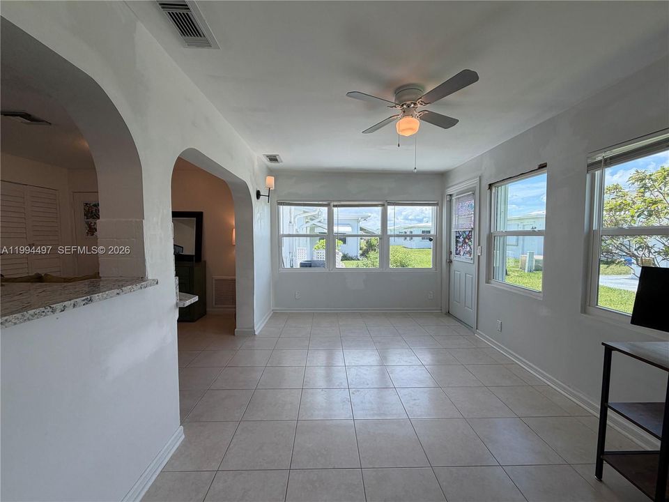 For Sale: $334,999 (2 beds, 2 baths, 1224 Square Feet)