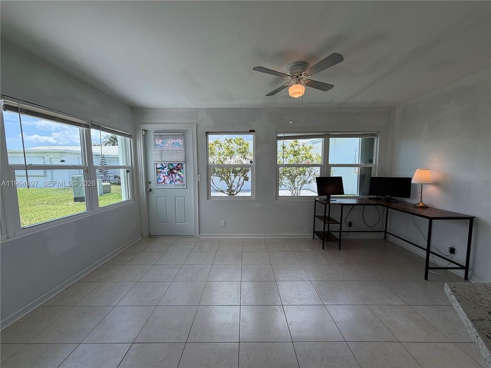 For Sale: $334,999 (2 beds, 2 baths, 1224 Square Feet)