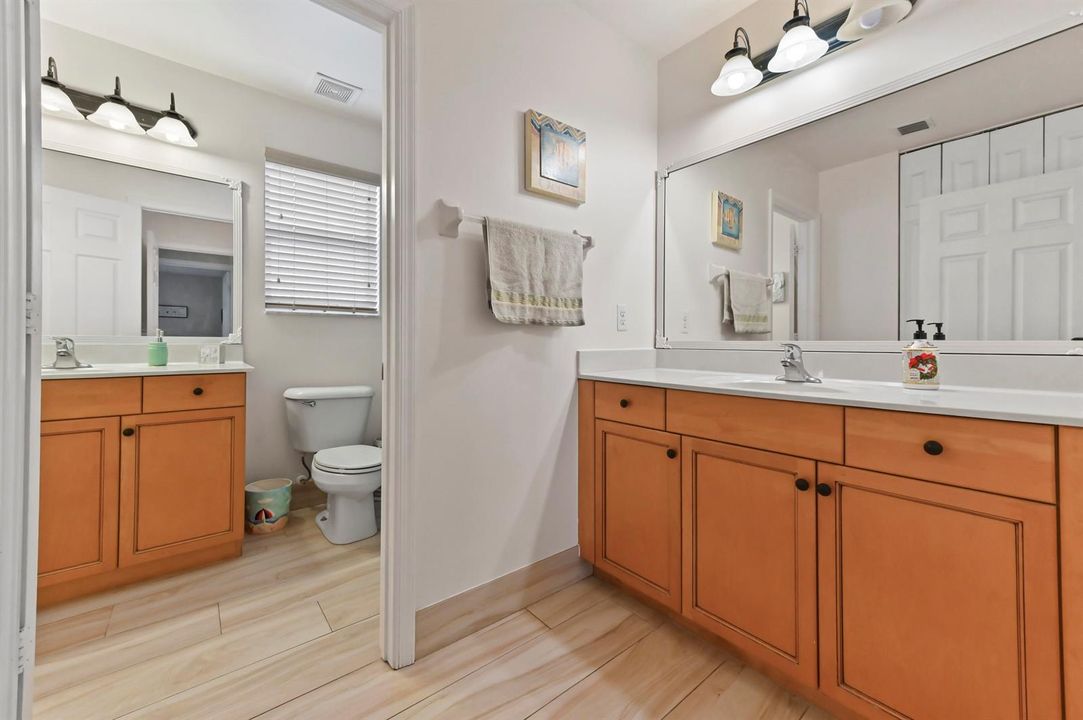 29 Bathroom 01