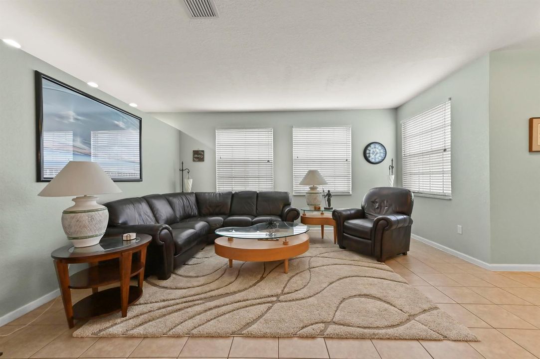 07 Living Room 03