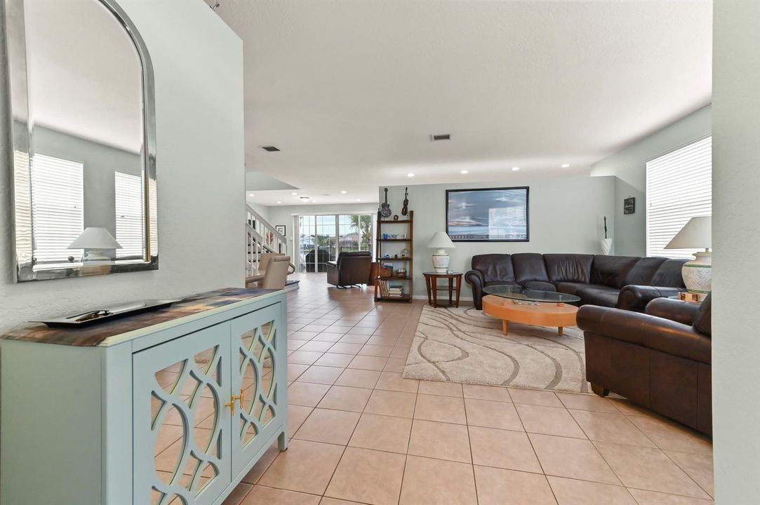 05 Living Room 01
