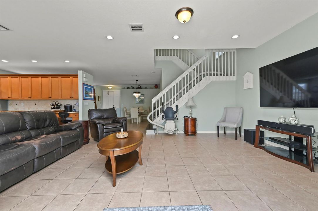 15 Family Room 05