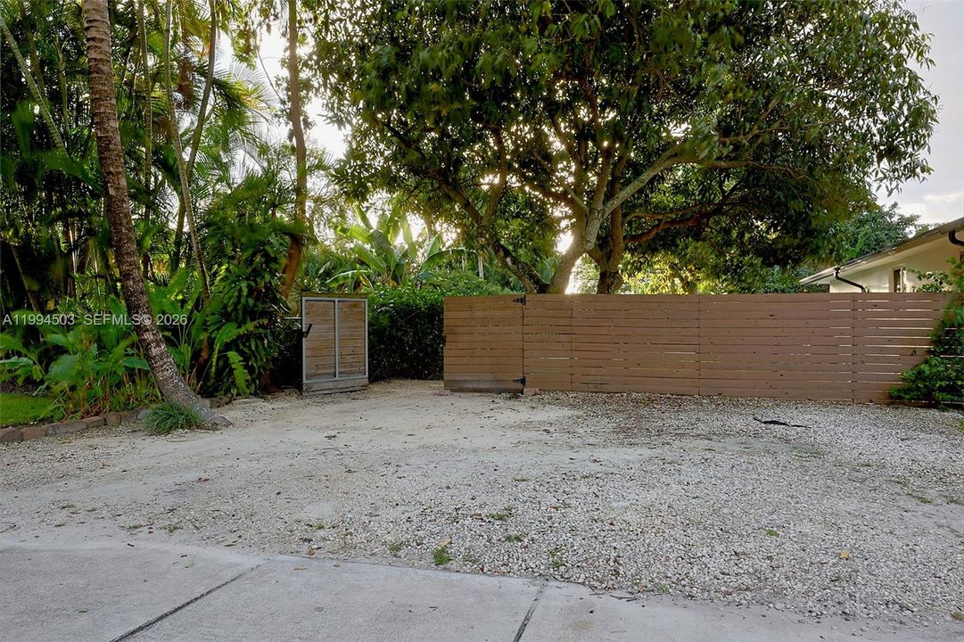For Sale: $1,500,000 (3 beds, 2 baths, 1833 Square Feet)