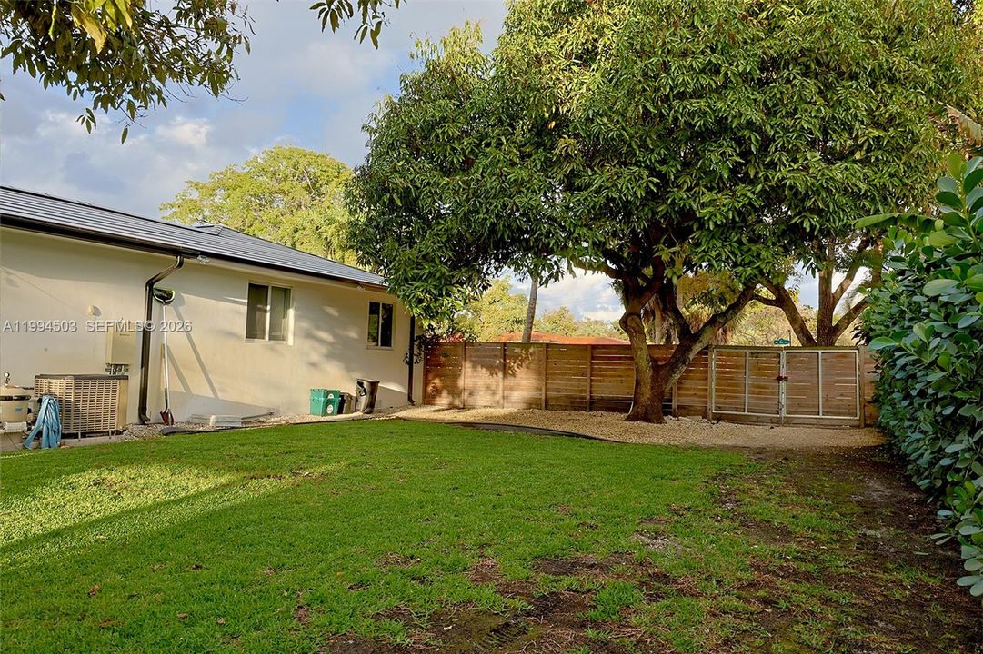 For Sale: $1,500,000 (3 beds, 2 baths, 1833 Square Feet)
