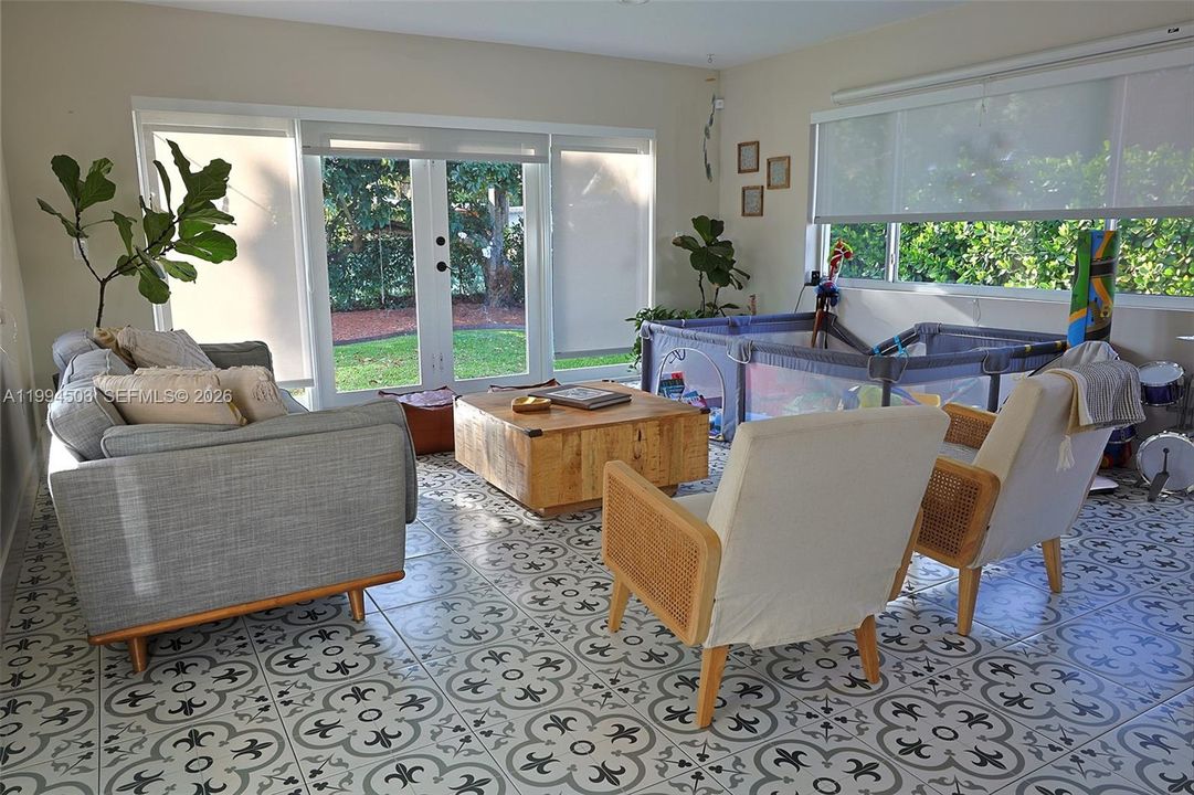 For Sale: $1,500,000 (3 beds, 2 baths, 1833 Square Feet)
