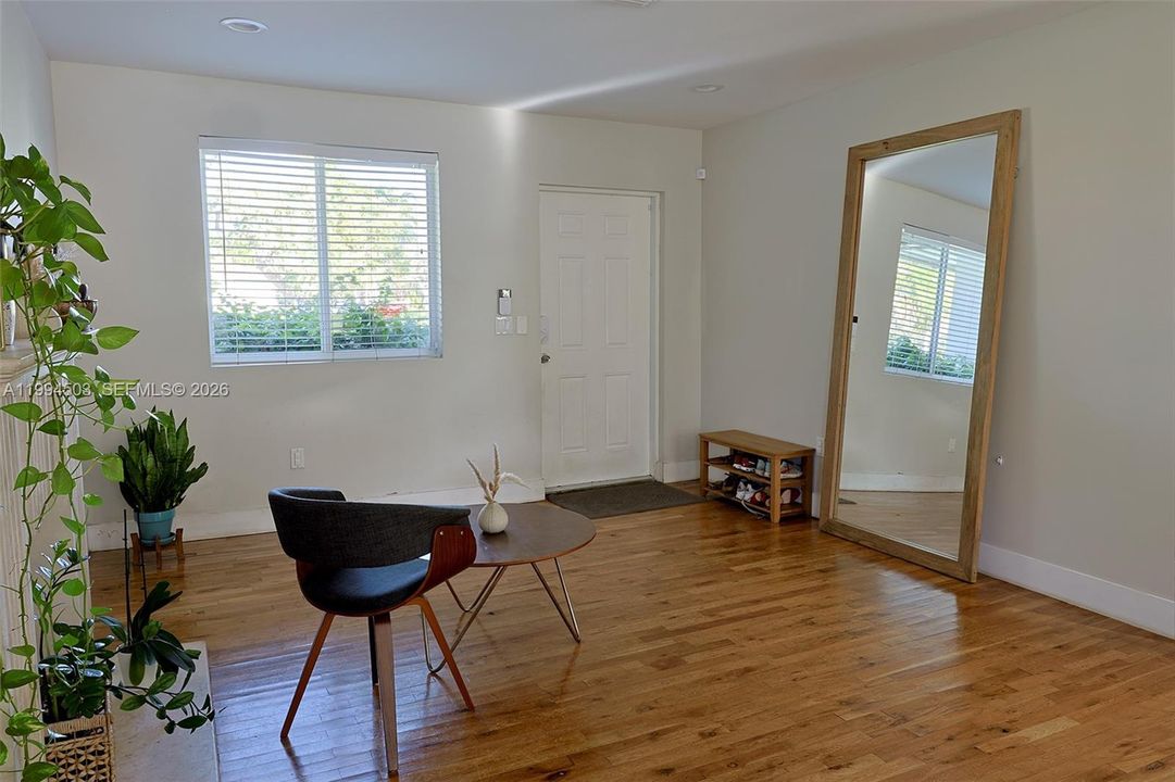 For Sale: $1,500,000 (3 beds, 2 baths, 1833 Square Feet)