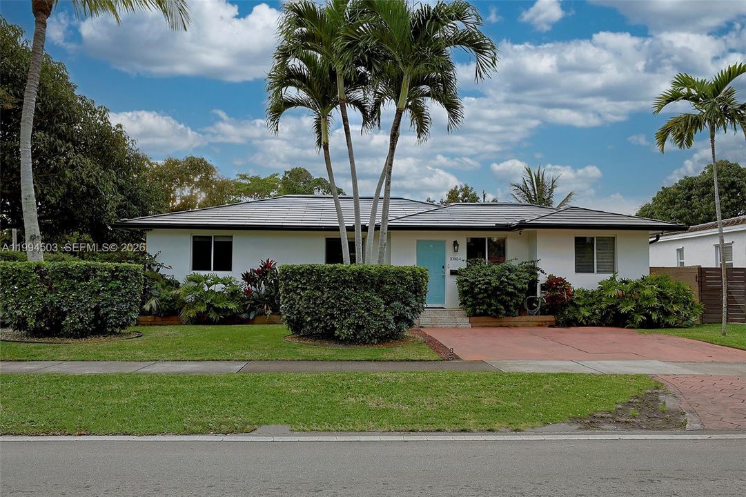 For Sale: $1,500,000 (3 beds, 2 baths, 1833 Square Feet)