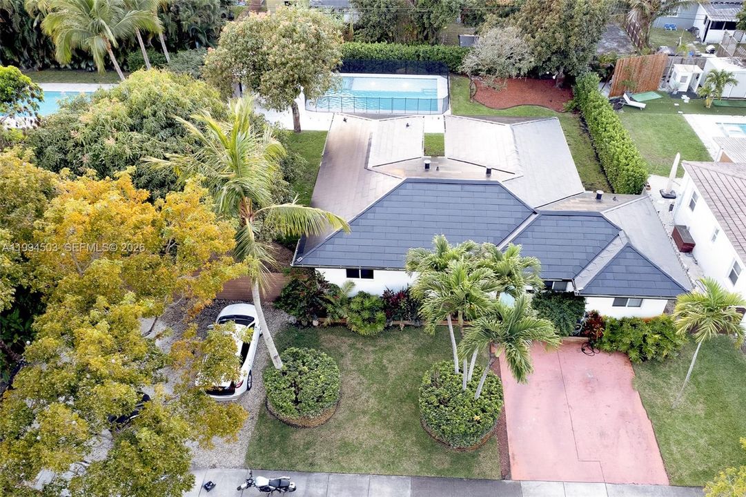 For Sale: $1,500,000 (3 beds, 2 baths, 1833 Square Feet)