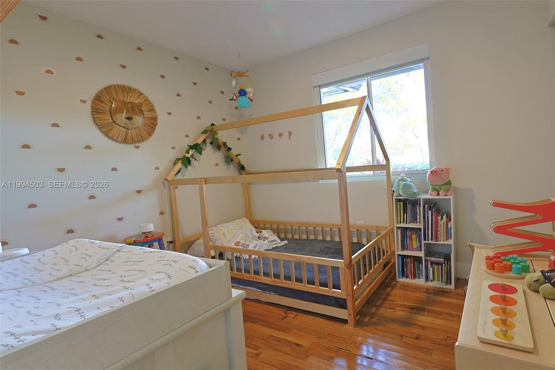 For Sale: $1,500,000 (3 beds, 2 baths, 1833 Square Feet)