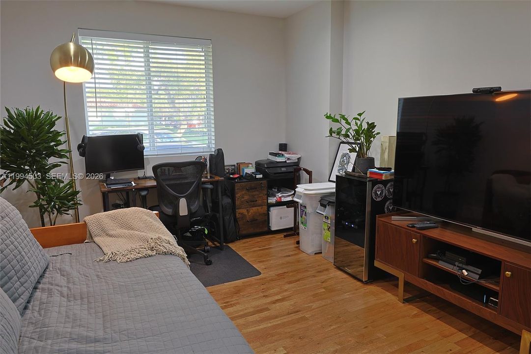 For Sale: $1,500,000 (3 beds, 2 baths, 1833 Square Feet)