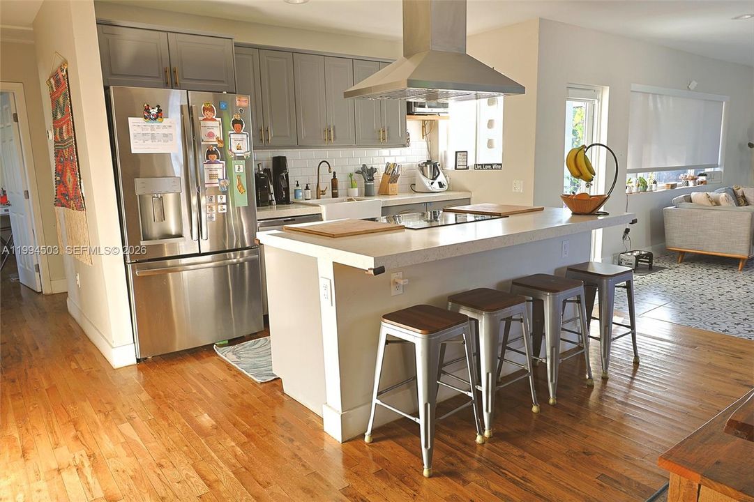 For Sale: $1,500,000 (3 beds, 2 baths, 1833 Square Feet)