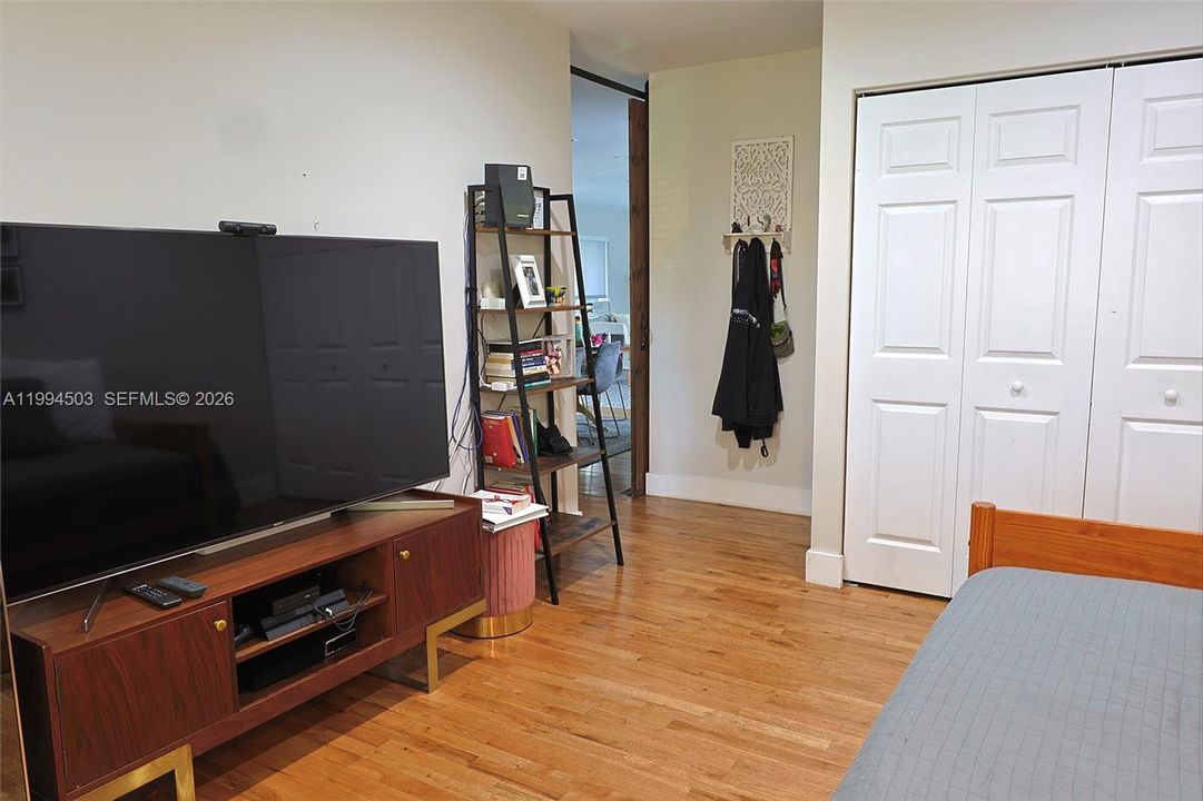 For Sale: $1,500,000 (3 beds, 2 baths, 1833 Square Feet)