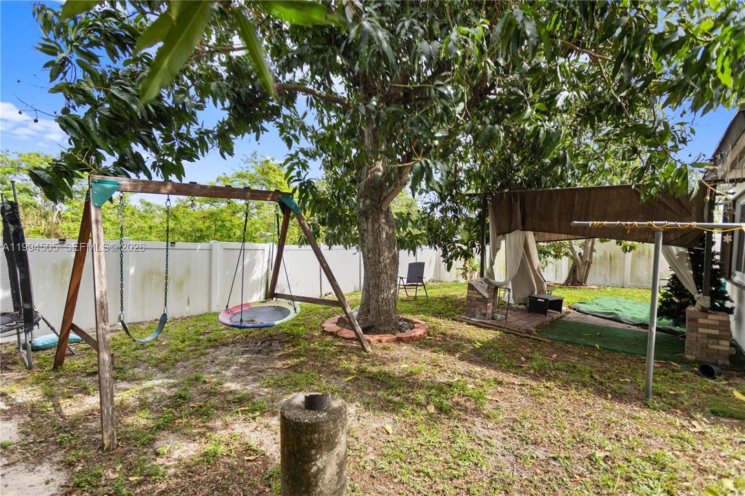 Activo con contrato: $379,000 (3 camas, 2 baños, 1287 Pies cuadrados)