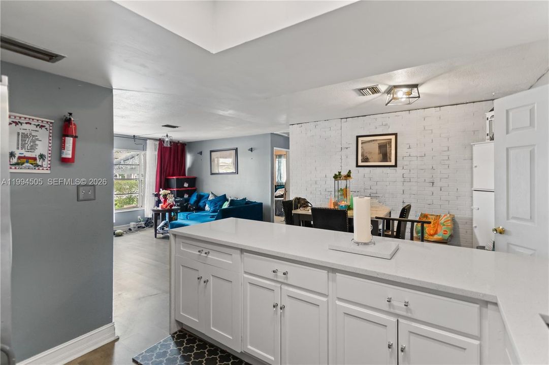 Activo con contrato: $379,000 (3 camas, 2 baños, 1287 Pies cuadrados)