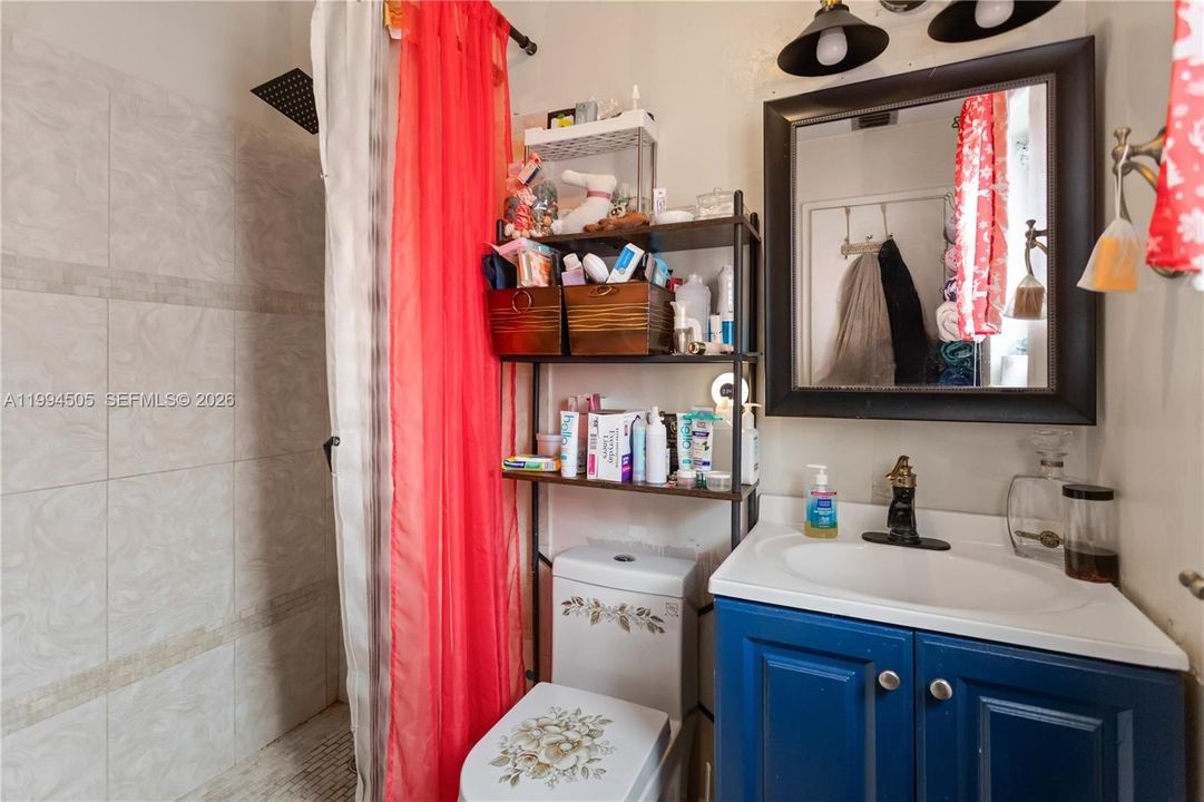 Activo con contrato: $379,000 (3 camas, 2 baños, 1287 Pies cuadrados)