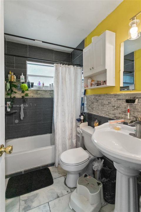 Activo con contrato: $379,000 (3 camas, 2 baños, 1287 Pies cuadrados)