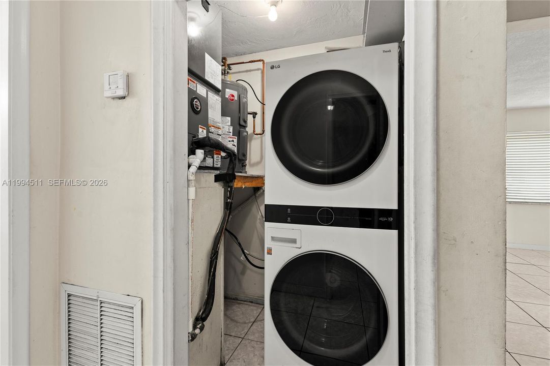 В аренду: $2,300 (2 спален, 2 ванн, 1759 Квадратных фут)