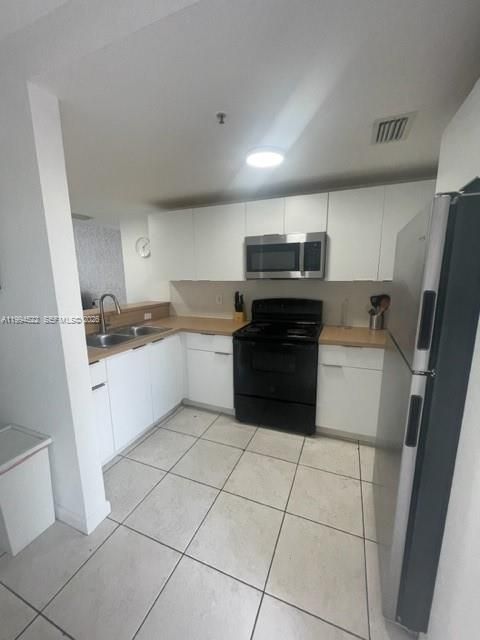 For Rent: $2,300 (2 beds, 2 baths, 800 Square Feet)