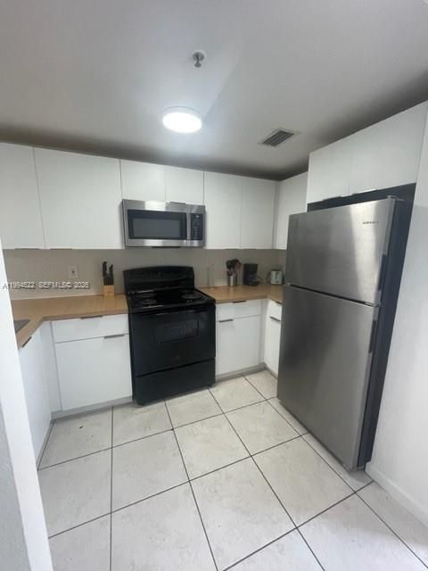 For Rent: $2,300 (2 beds, 2 baths, 800 Square Feet)