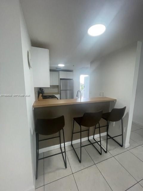 For Rent: $2,300 (2 beds, 2 baths, 800 Square Feet)