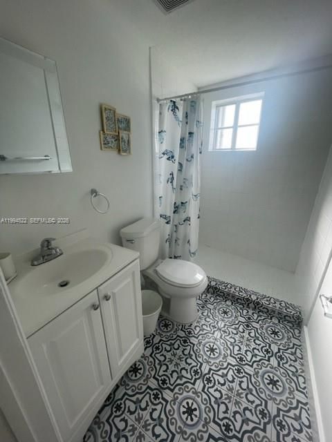 For Rent: $2,300 (2 beds, 2 baths, 800 Square Feet)