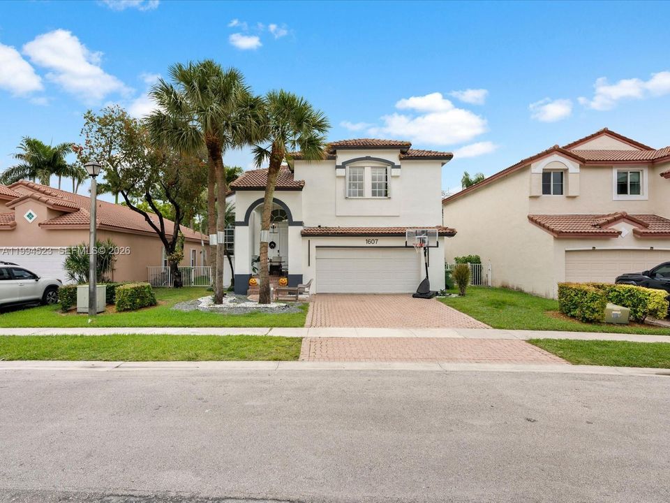 For Sale: $1,300,000 (4 beds, 3 baths, 2513 Square Feet)
