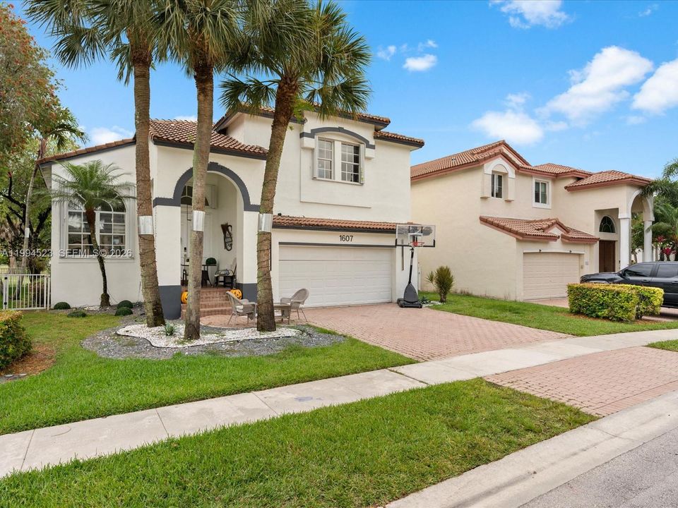 For Sale: $1,300,000 (4 beds, 3 baths, 2513 Square Feet)