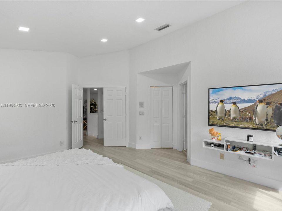 For Sale: $1,300,000 (4 beds, 3 baths, 2513 Square Feet)