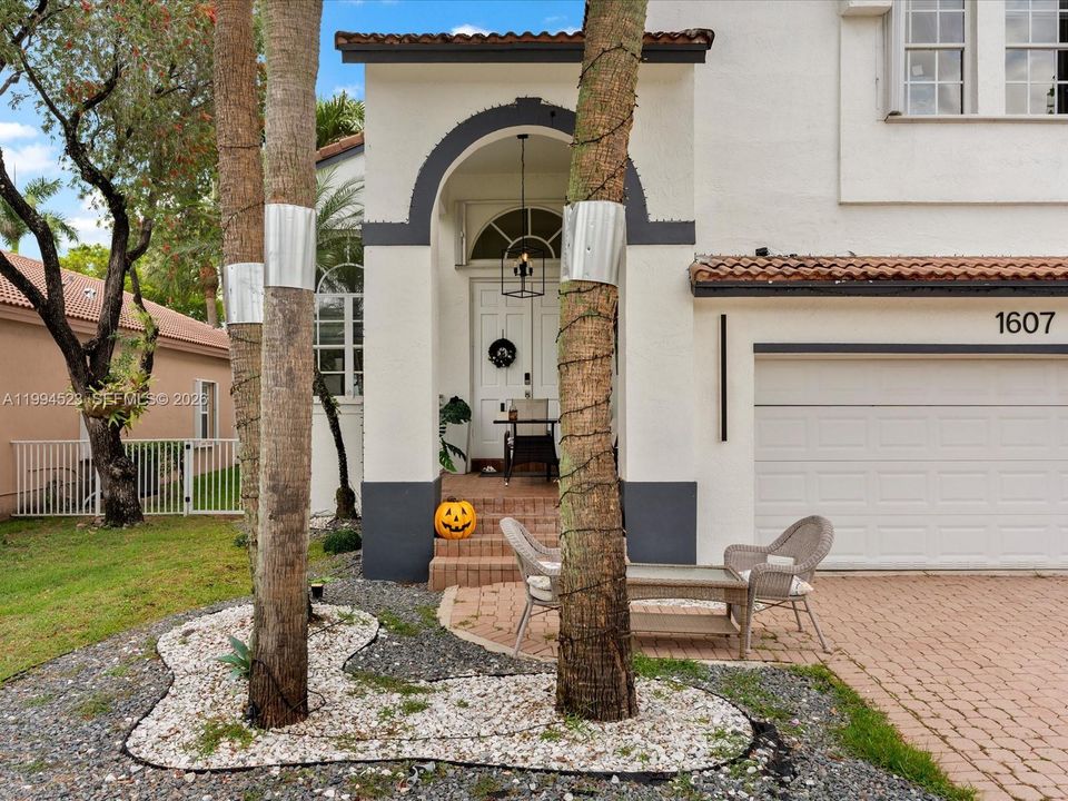 For Sale: $1,300,000 (4 beds, 3 baths, 2513 Square Feet)